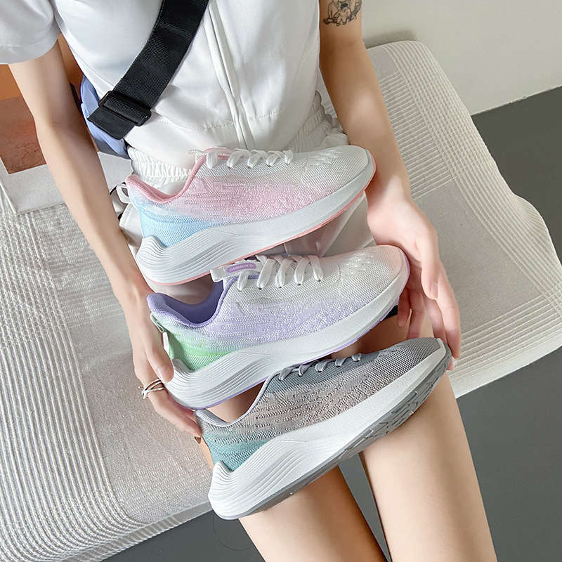 Nuevos zapatos de mujer de moda transpirables zapatos deportivos de tela de mujer cómodos zapatos de viaje de suela gruesa transmitidos en vivo con zapatos casuales de mujer