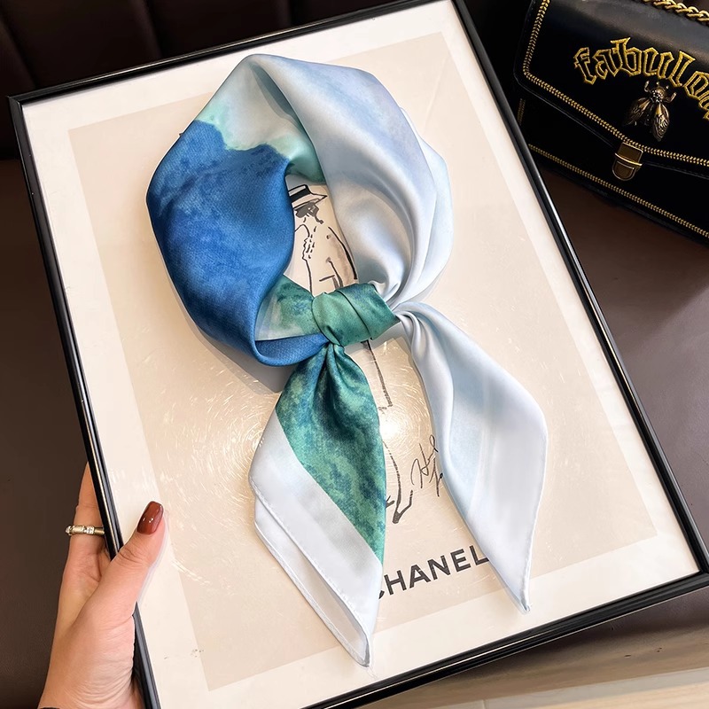 Bufanda de seda a rayas en blanco y negro para mujer primavera y otoño con una pequeña camisa cuadrada protector de cuello babero profesional bufanda de gasa fina