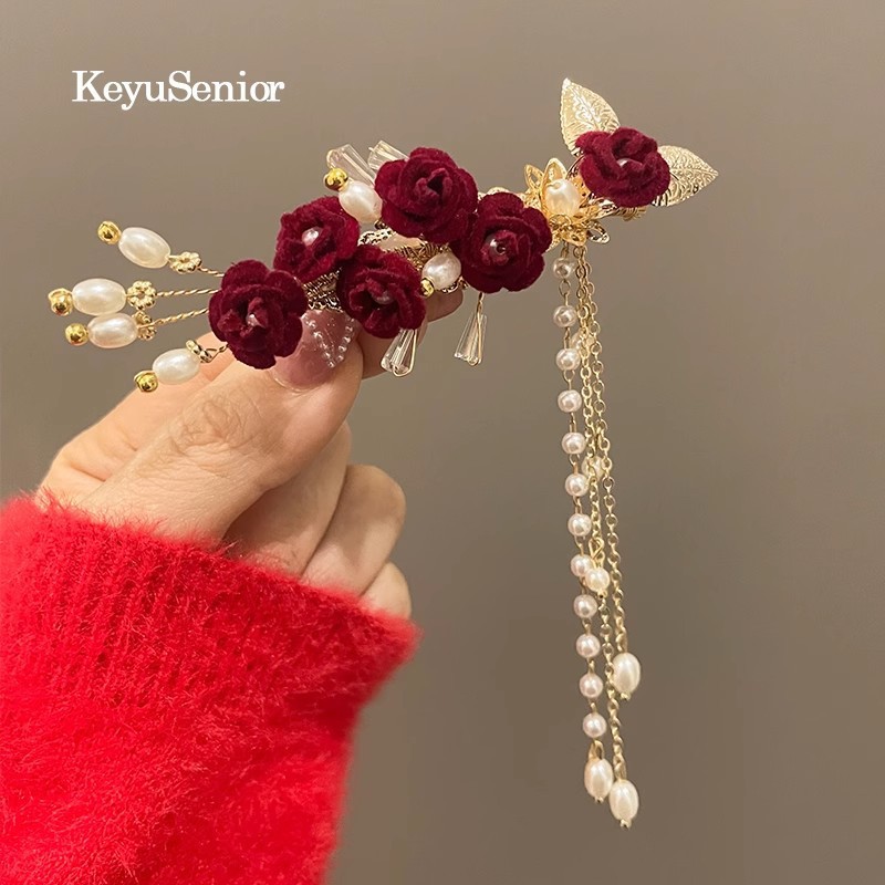 Hairgrip with tassels