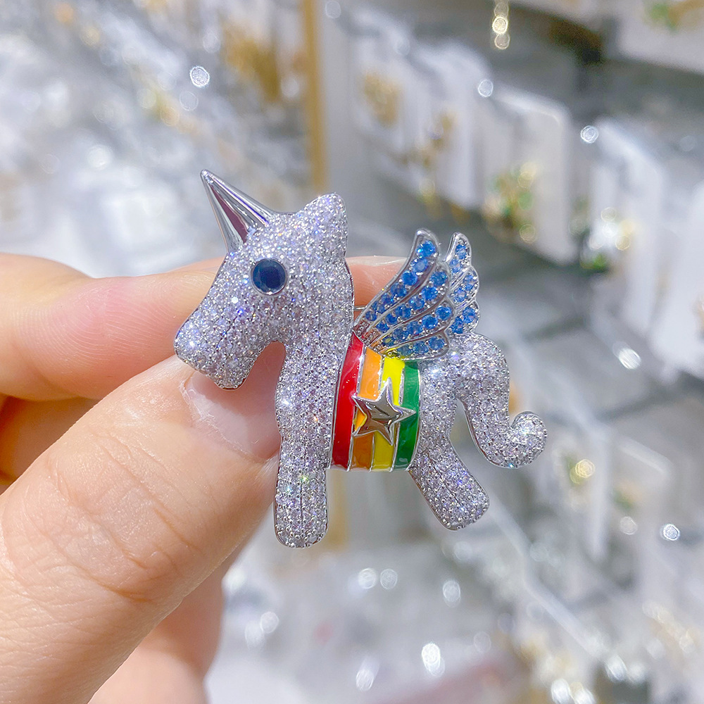 Cartoon brooch with zircon