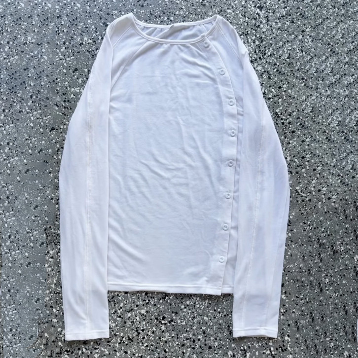 Autumn Simple Minimalist Style Button-Decorated Pullover Long-Sleeve T-Shirt for Men, Trendy Casual Loose-Fitting Base Shirt Autumn Simple Minimalist Style Button-Decorated Pullover Long-Sleeve T-Shirt for Men, Trendy Casual Loose-Fitting Base Shirt