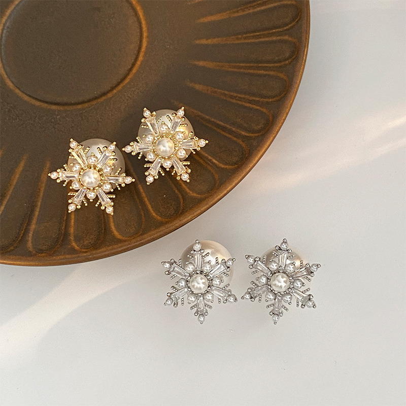 Fashionable design sophisticated elegant universal earrings pearl