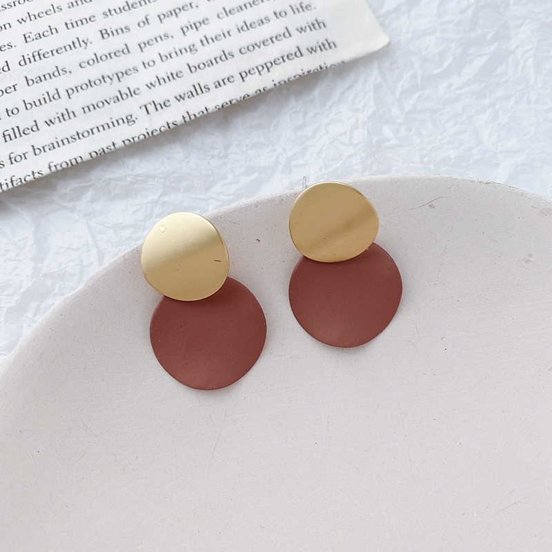 Ingresos franceses de perlas de moda femenina simple pendientes rojos ligeros de lujo versátiles pendientes de nicho de alta calidad