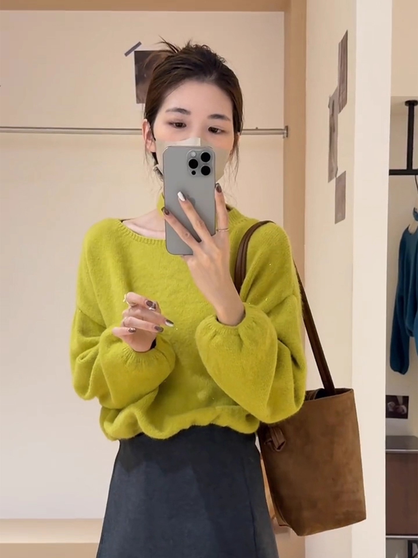 Korean Style Asymmetrical Yellow Halterneck Knitted Bottoming Shirt for Women in Autumn and Winter Niche Non-Colliding Sweater with Beautiful Top
