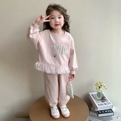 女の子のスーツの春のモデル2025の新型の韓国版の洋気の子供の漫画のプリントの衛のズボンのファッションの2つのセットの潮