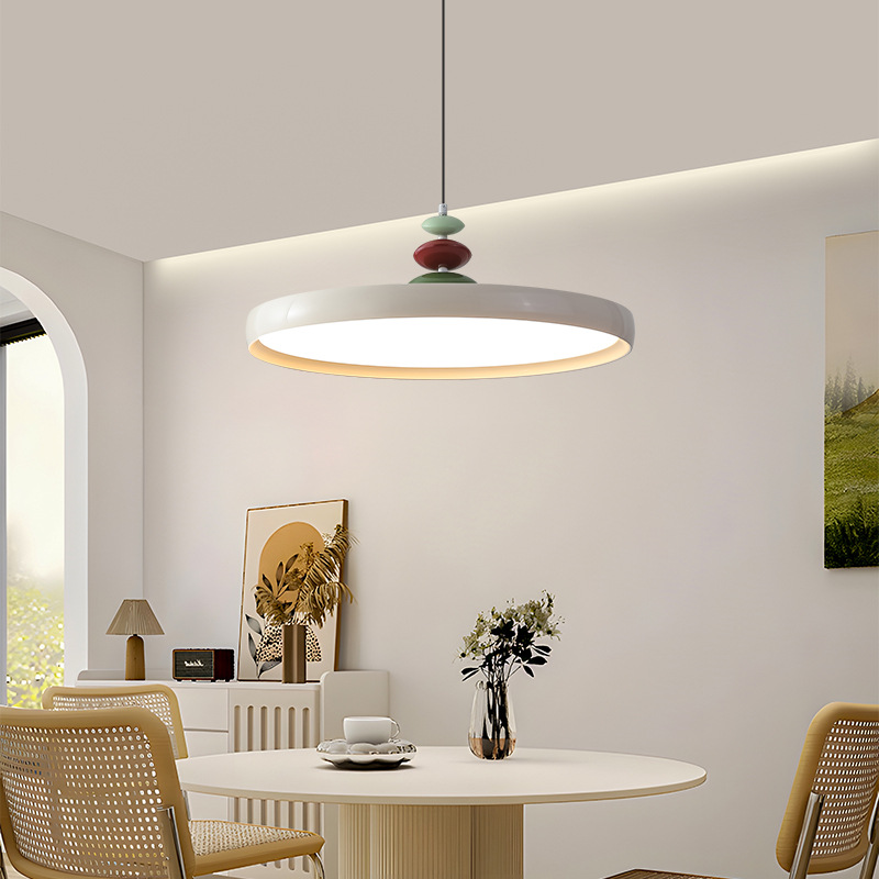 Medieval platillo volador lámpara de mesa de comedor crema simple Bauhaus espectro completo creativo de protección de los ojos comedor bar lámpara de dormitorio