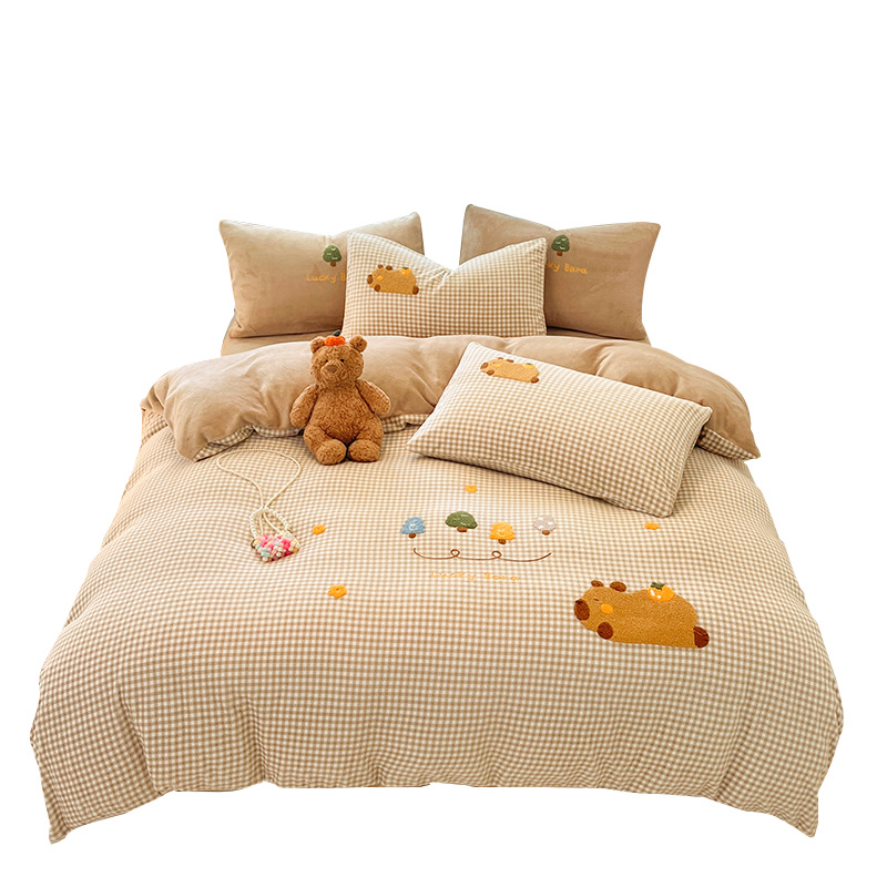 Invierno de dibujos animados de leche de seda cama de cuatro piezas en invierno de seda de coral calentamiento sábanas cubiertas de cama de tres piezas