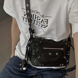 有标2025新品秋冬新款巴黎机车包柳釘油蜡皮时尚百搭潮人必备