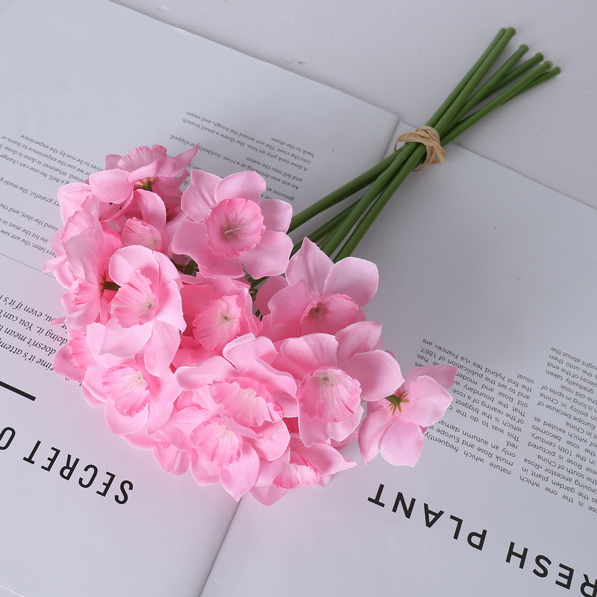 flores simuladas flores de narcisos flores de mano flores flores de mano boda flores simuladas decoración de la mesa de comedor fotografía flores de seda flores falsas