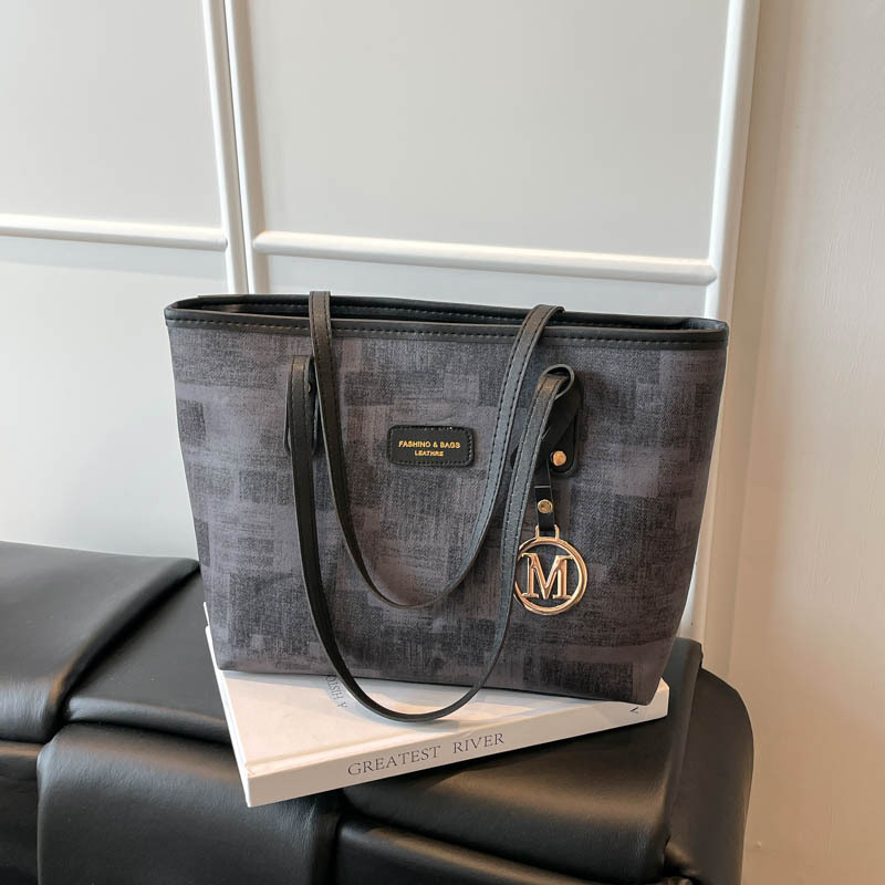 Bolsa grande 2026 nueva pequeña fresca mochila de viaje al trabajo, gran capacidad de bolsas de mano de alta popularidad este año