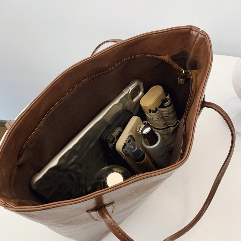 Bolso retro de gran capacidad para mujeres 2024 nueva moda coreana nicho bolso especial universal simple bolso axilar de hombro