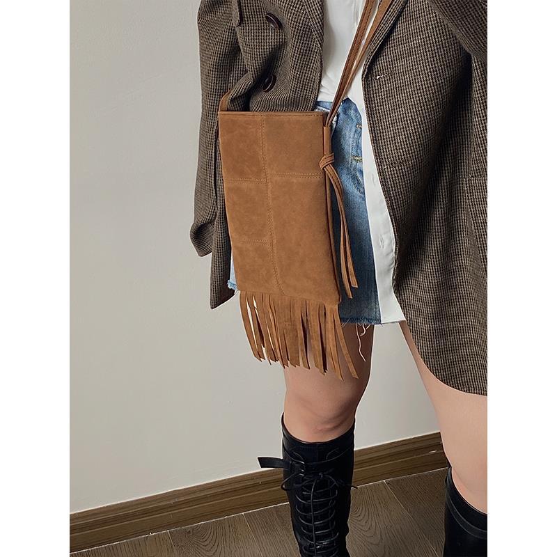 2023 nuevo nicho diseño nuevo bolso de las mujeres estilo bohemio borla americana bolso esmerilado crossbody bolso del teléfono para las mujeres