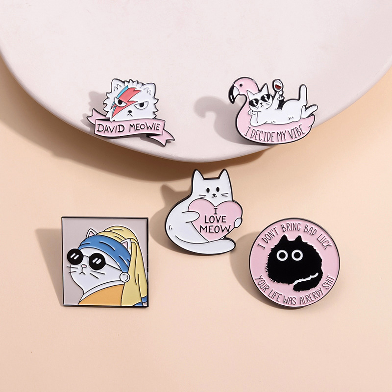 Creative animal brooch accessories white kitten Pearl cat Love Meow protection animal cute clothes schoolbag jewelry