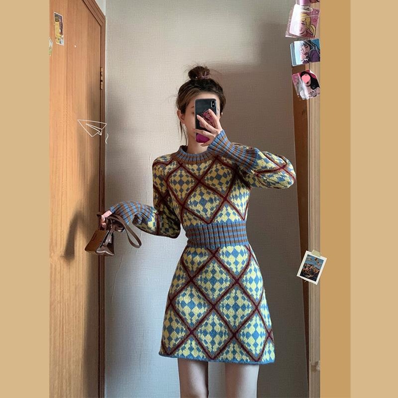 2024 년 새로운 여성의 타이트 허리 슬림 우아한 내부 겨울 두꺼운 스웨터 스커트 원피스 가을과 겨울 니트