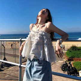 法式白色蕾丝吊带背心女夏季外穿娃娃小衫度假风宽松显瘦无袖上衣