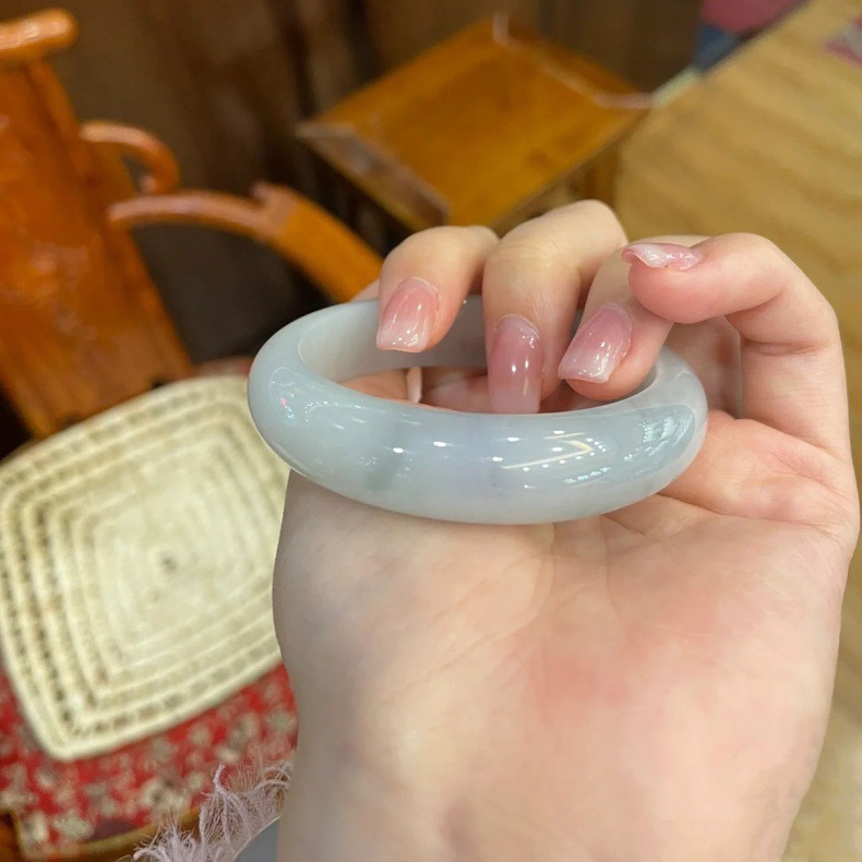 Vòng tay ngọc bích tự nhiên Miến Điện loại A băng màu, dưỡng ẩm cao cấp chi tiết 7