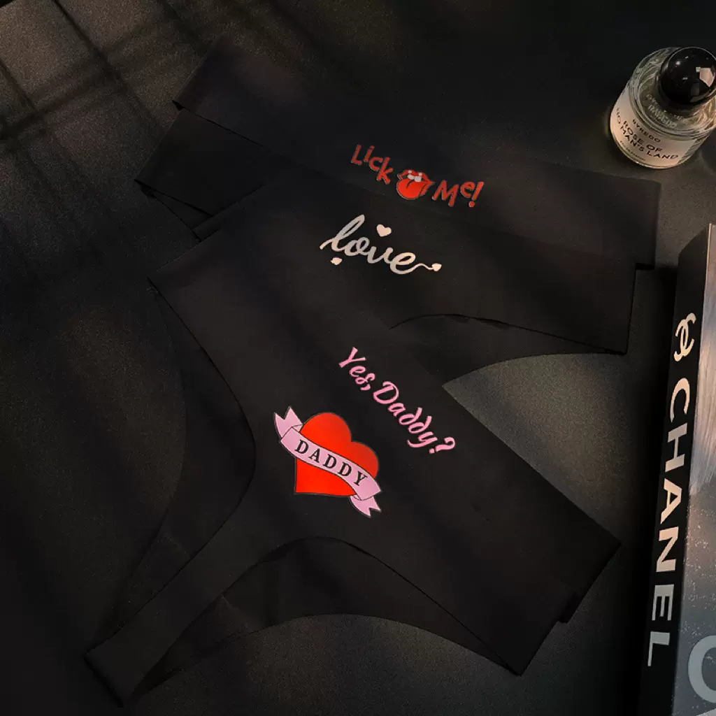 跨境外贸性感印花内裤嘴唇爱心字母运动健身透气无痕冰丝三角裤女