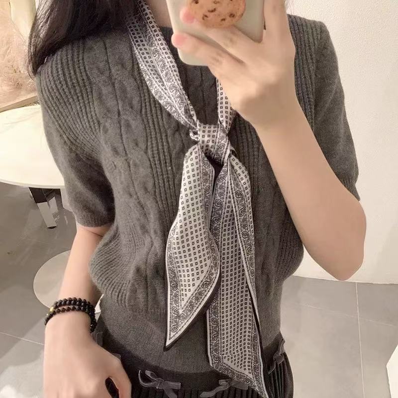韩系小众穿搭！复古文艺格纹小丝巾女百搭休闲圆领麻花针织上衣|undefined