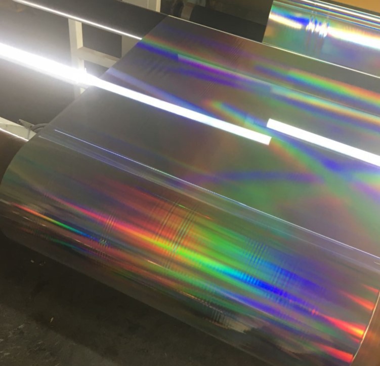 厂家供应bopp镭射彩色镀铝膜 透明镭射膜 包装材料 可批发