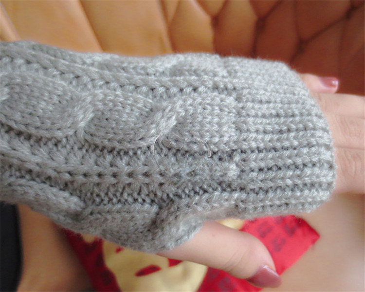 Yifan Autumn and Winter Outdoor Travel Warm Cold-proof Solid Color Twist Long Half-finger Elastic Sleeve Knitted Arm Cover for Women_voghion.com