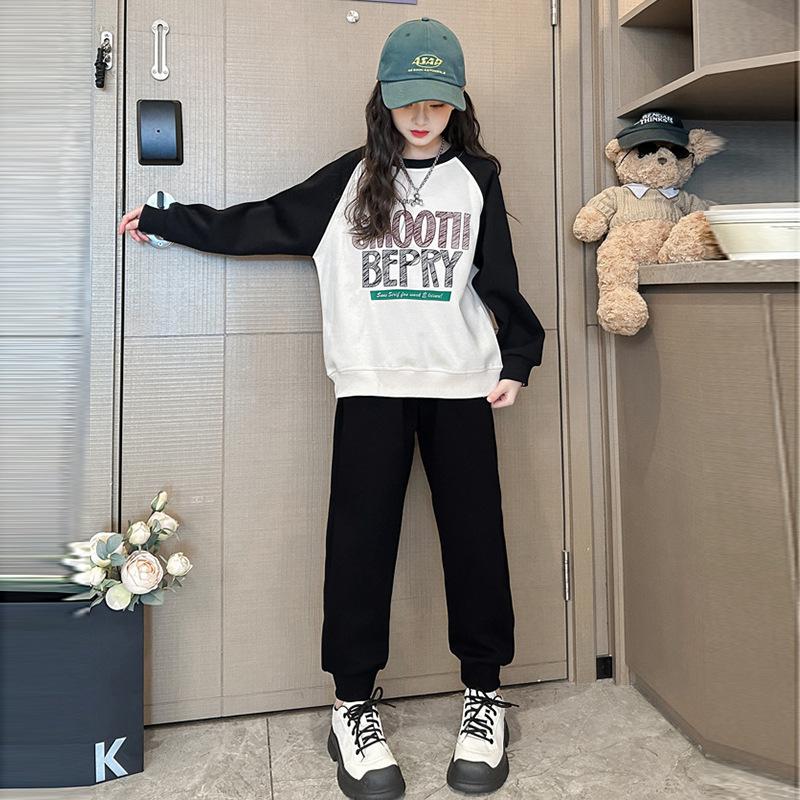 Traje de suéter de otoño para niñas 2024 nuevo estilo para niños, estilo occidental y moda, traje de dos piezas de deportes de ocio de celebridades de Internet para niños grandes