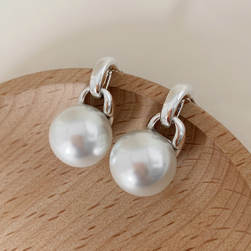 16g Weight 925 Sterling Silver Ear Needle Material Pearl Inlay Material Ear Cuffs, Ear Studs Classification 1 Pair Quantity Banquet, Daily, Date Occasion Copper Material Geometric Pattern All Seasons Season Women's Gender Plating, Inlay Design Elegant Style 1 Pair Elegant Geometric Plating Inlay Copper Pearl Ear Cuffs Ear Studs 9