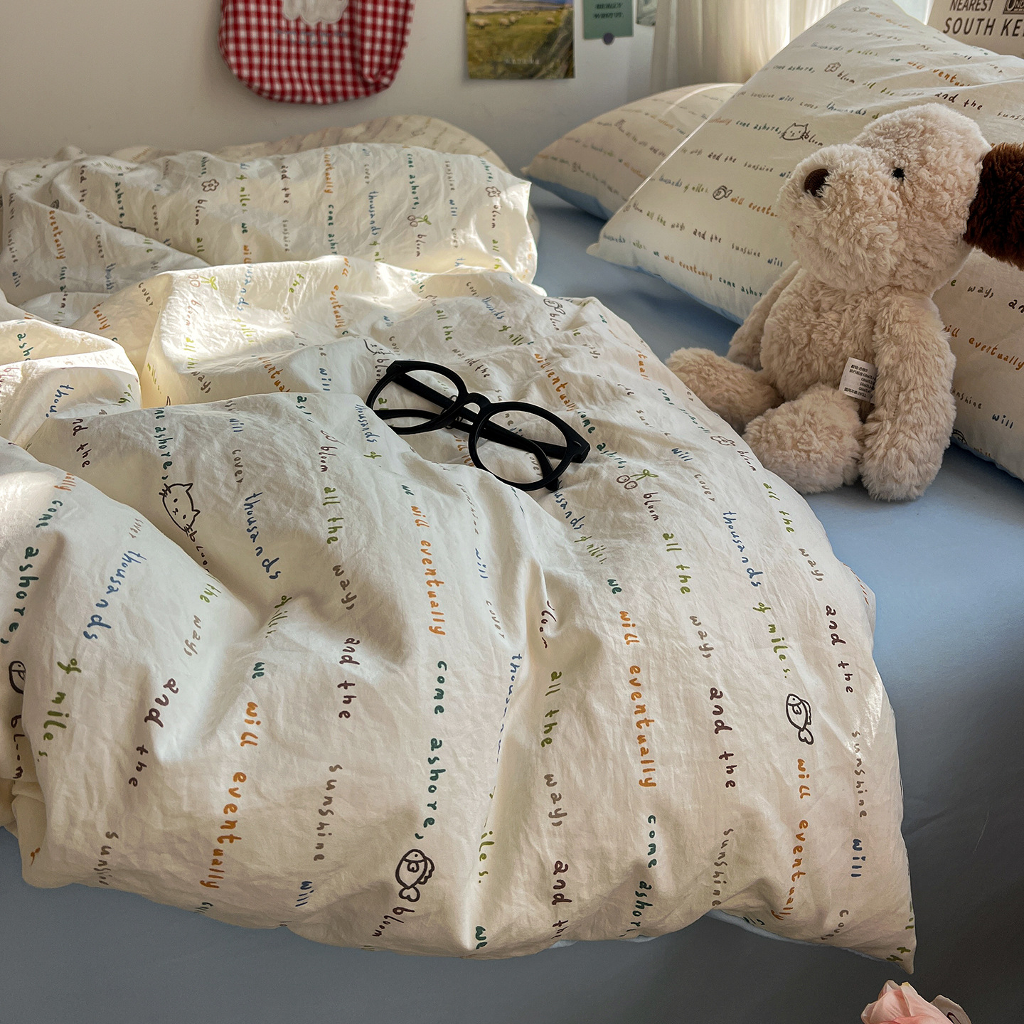 Una clase de cama ultra suave cuatro piezas de grado madre-infantil puede dormir desnudo sábanas cubierta de cama dormitorio de estudiantes tres piezas