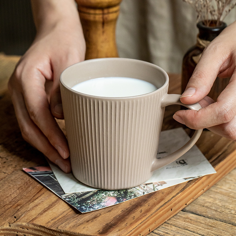 Dos paquetes Xiwu Creative Relief Couple Cup Fabricantes Suministro de tazas de café de cerámica para el hogar Tazas de agua Tazas
