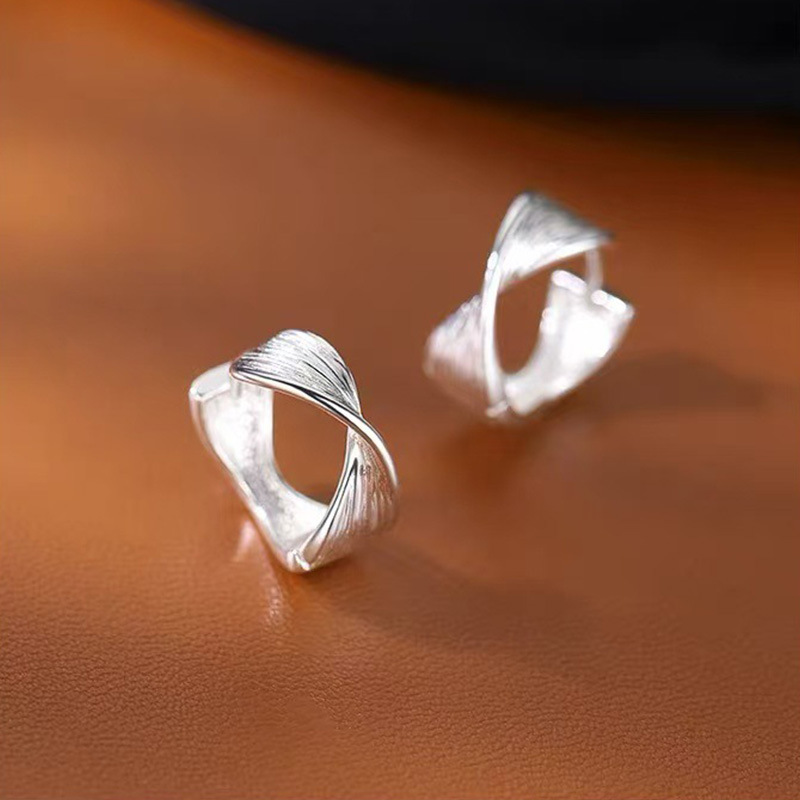 Hopeiset solmukorvakorut elegantit rengaskorvakorut_voghion.com