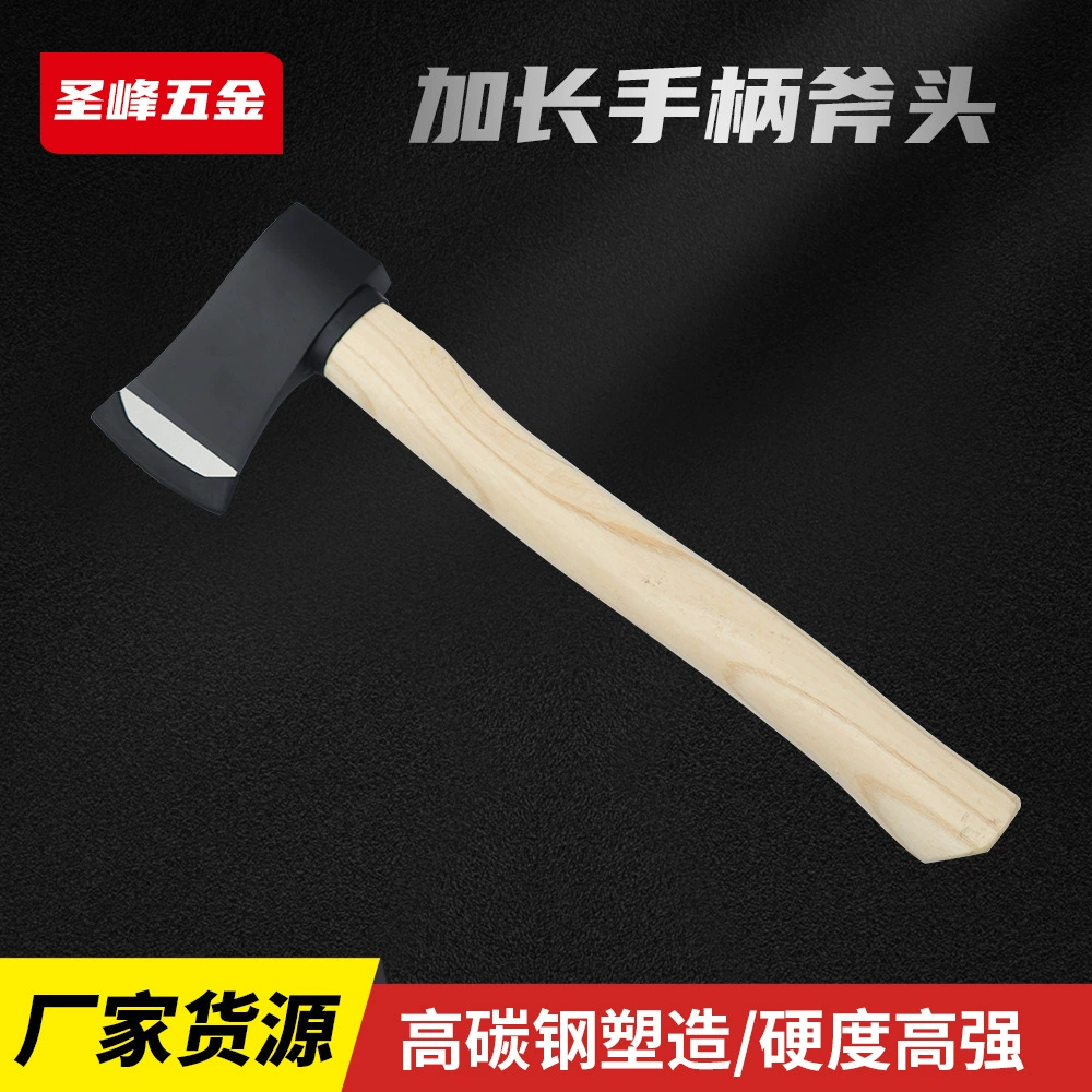 Топор рубит дрова топор на открытом воздухе