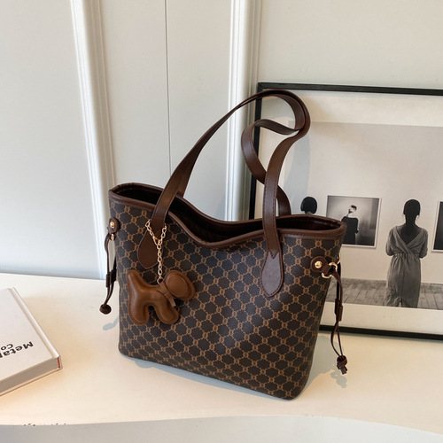 Large-capacity bag for women in autumn and winter new fashion commuter shoulder bag retro printed European and American handheld tote bag