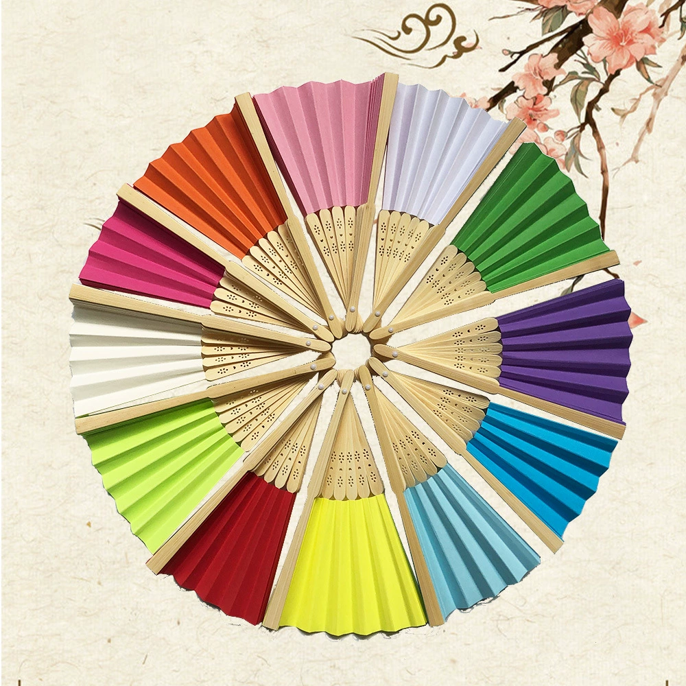 Производитель делает красочные бумажные веера, пустые детские рисунки, бамбуковые веера, сделанные своими руками, принадлежности для дошкольного образования, окрашенные простые веера