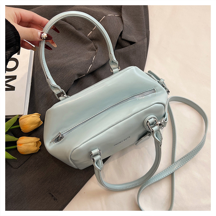 Women's Medium Pu Leather Solid Color Vintage Style Classic Style Zipper Crossbody Bag display picture 28