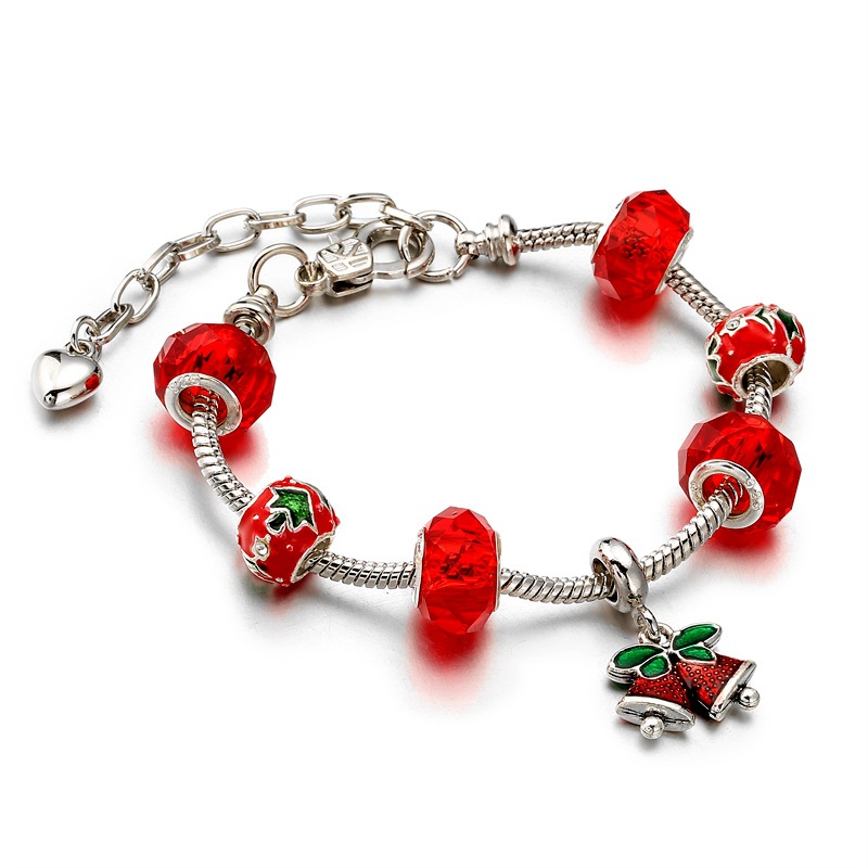 Fabricante de pulseras navideñas con cuentas de arcilla suave populares en Europa y América, chapado en aleación, con diseño de gota de aceite y campana de árbol de Navidad, en stock.