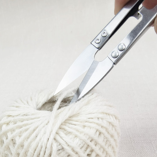 Household scissors for trimming threads, small scissors, yarn scissors, U-shaped spring scissors for cross-stitching, seam ripping, and cutting fabric or thread—available in various sizes.
