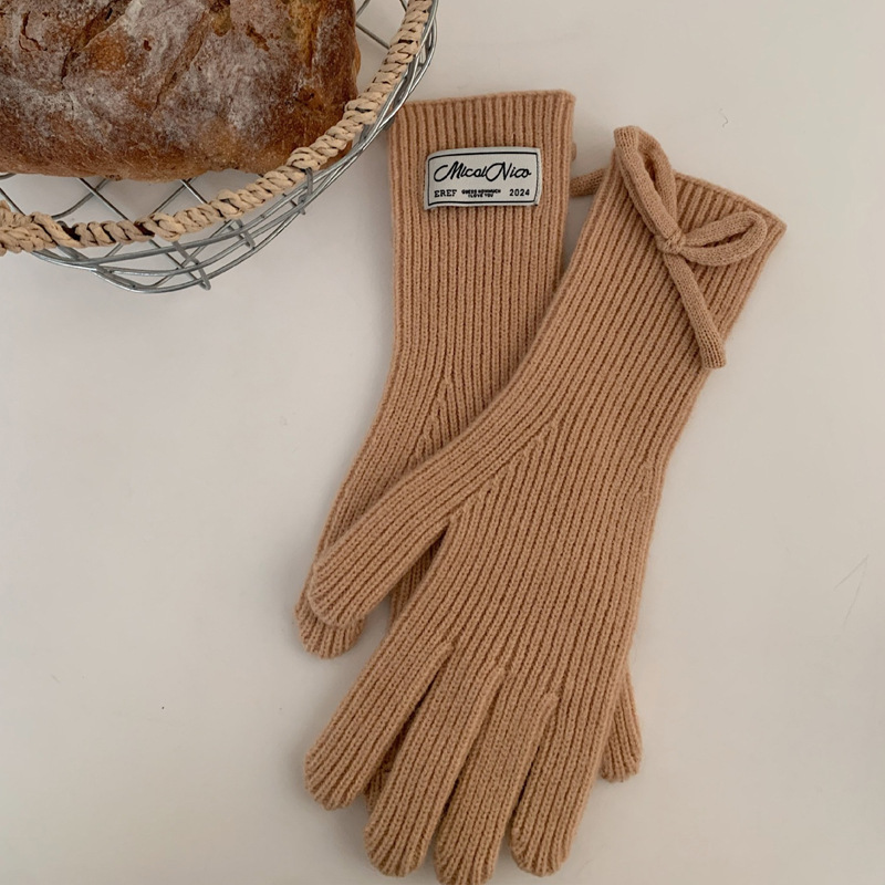 Inswind guantes de tejido de cordilla coreana de cachemira de color sólido de invierno caliente para mujeres arco de pantalla táctil guantes de dedo de moda