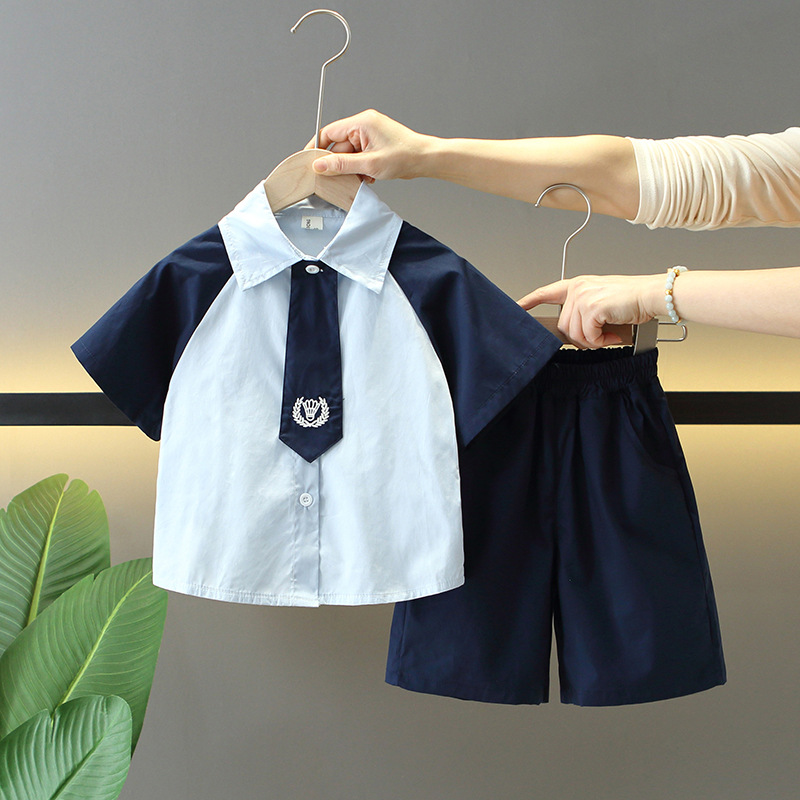 7871 Traje de verano para niños 2025 Camisa de manga corta estilo universitario Pantalones cortos de verano para niños de dos piezas Ropa de bebé