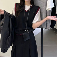 十三行2025早秋韩系小众宽松百搭短袖设计感拼接V领马甲针织衫