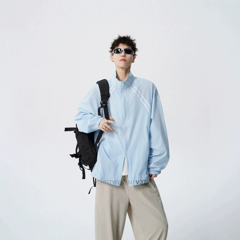 Light Blue Contrast-Stripe Design, Stand-Up Collar, Loose Fit, Breathable, Sun-Protective Men's Jacket, Trendy and Versatile for Outdoor Activities, Comfortable and Lightweight