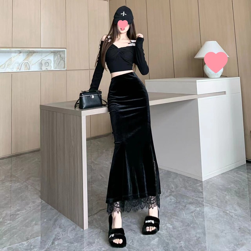 Black Velvet Skirt for Women in Autumn, High-Waisted Skirt with Design, Spliced Lace Slit, Mid-Length Hip-Hugging Skirt Black Velvet Skirt for Women in Autumn, High-Waisted Skirt with Design, Spliced Lace Slit, Mid-Length Hip-Hugging Skirt