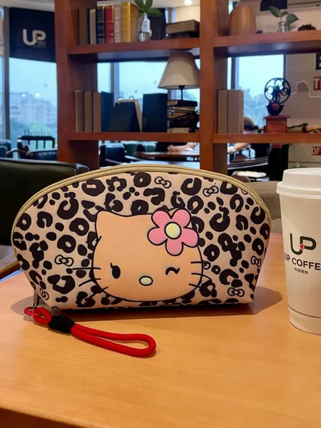 New Style Lanyard Makeup Bag Leopard Print Black Leather Hello Kitty Makeup Bag Extra Large Capacity Storage Bag Shell Shape Women's Bag