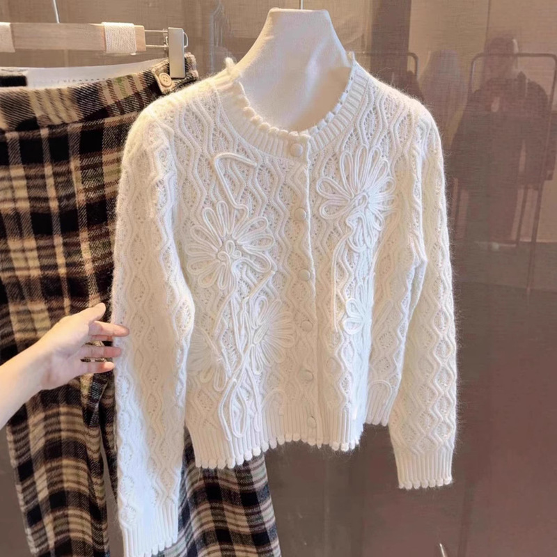 Buyers shop ~ turn-back rate off the charts! French style ~ three-dimensional embossed cashmere wool lace knitted cardigan