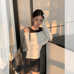 黑白拼接露肩长袖T恤上衣女2025秋常规款辣妹修身假两件上衣