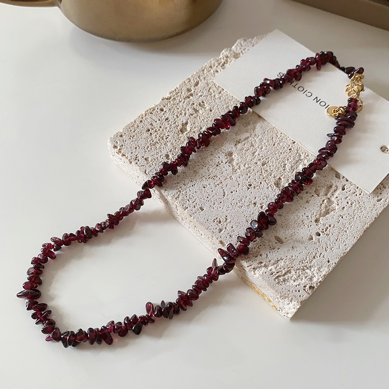 Collar con cuentas de ojo de tigre Maillard Cadena de suéter de otoño e invierno de alta calidad Acero de titanio Cadena de clavícula de piedra natural retro de lujo ligero