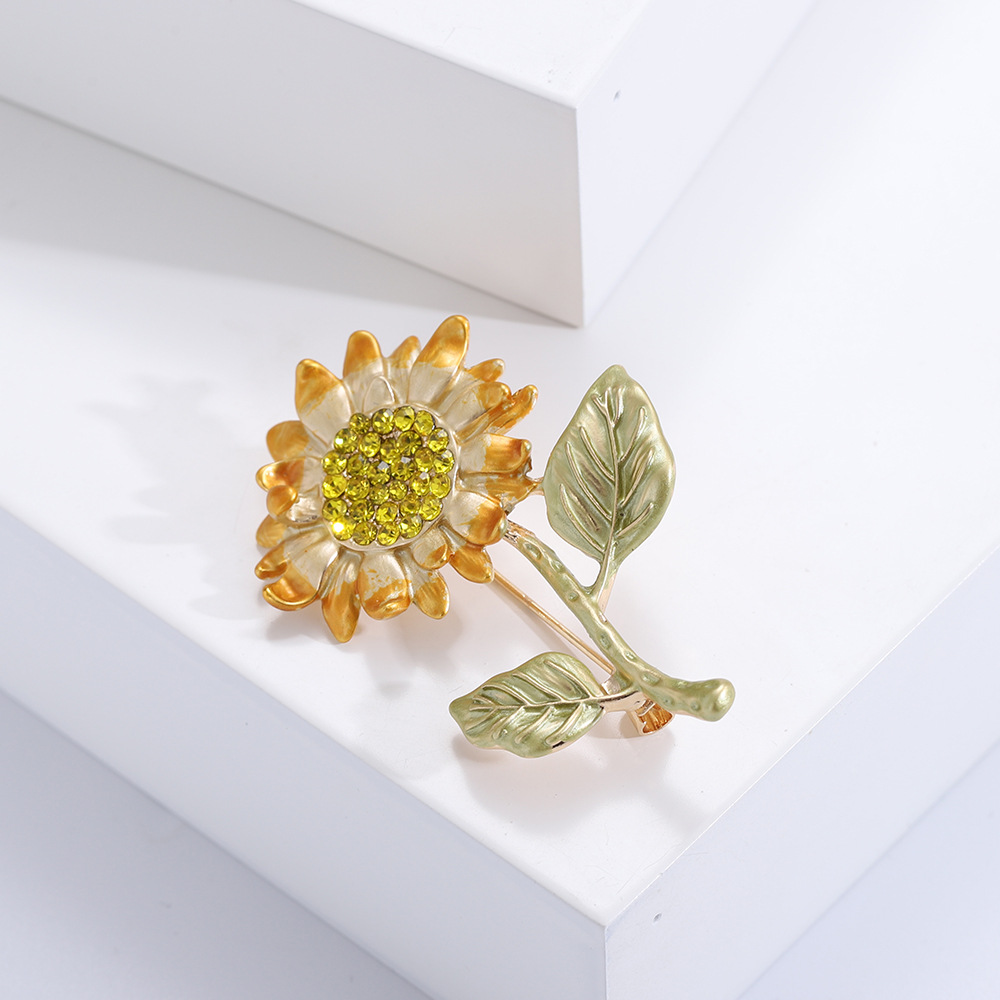 Japanese and Korean fashion elegant fresh sunflower brooch creative enamel plant clothing pin sweater cardigan accessories