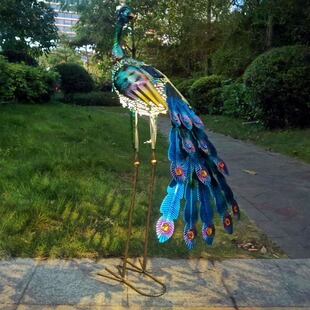 Outdoor garden decoration ornaments courtyard garden landscape layout wrought iron animal luminous peacock solar light