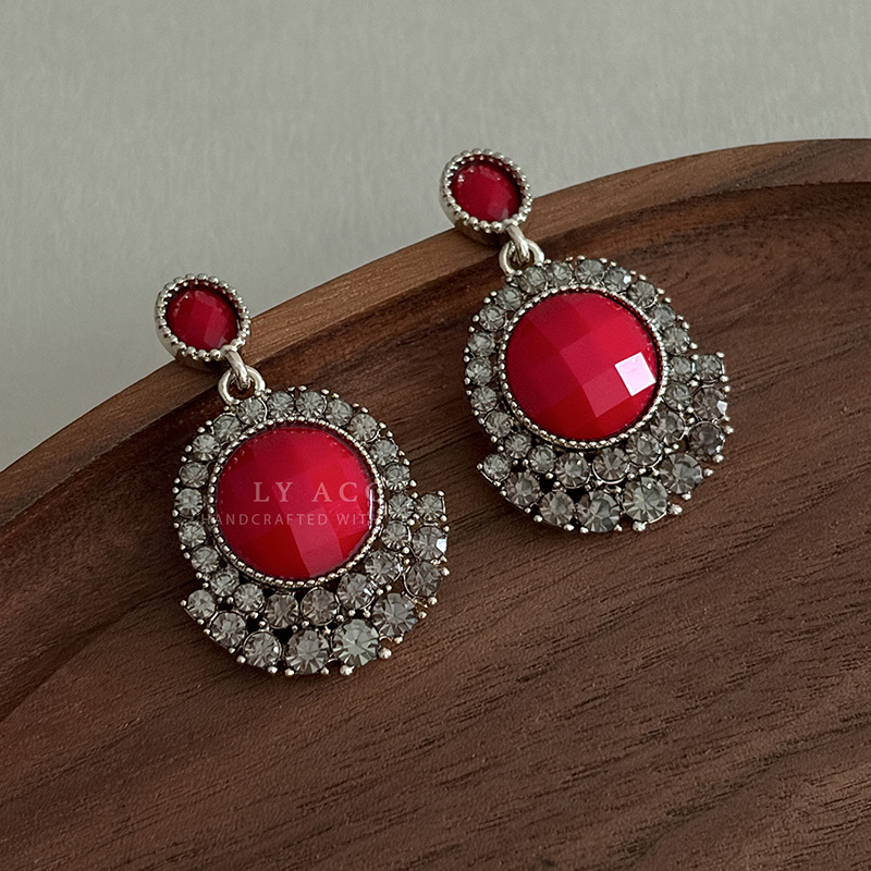 Diseño simple personalidad retro barroco rojo pendientes de las mujeres corte estilo elegante pendientes largos pendientes
