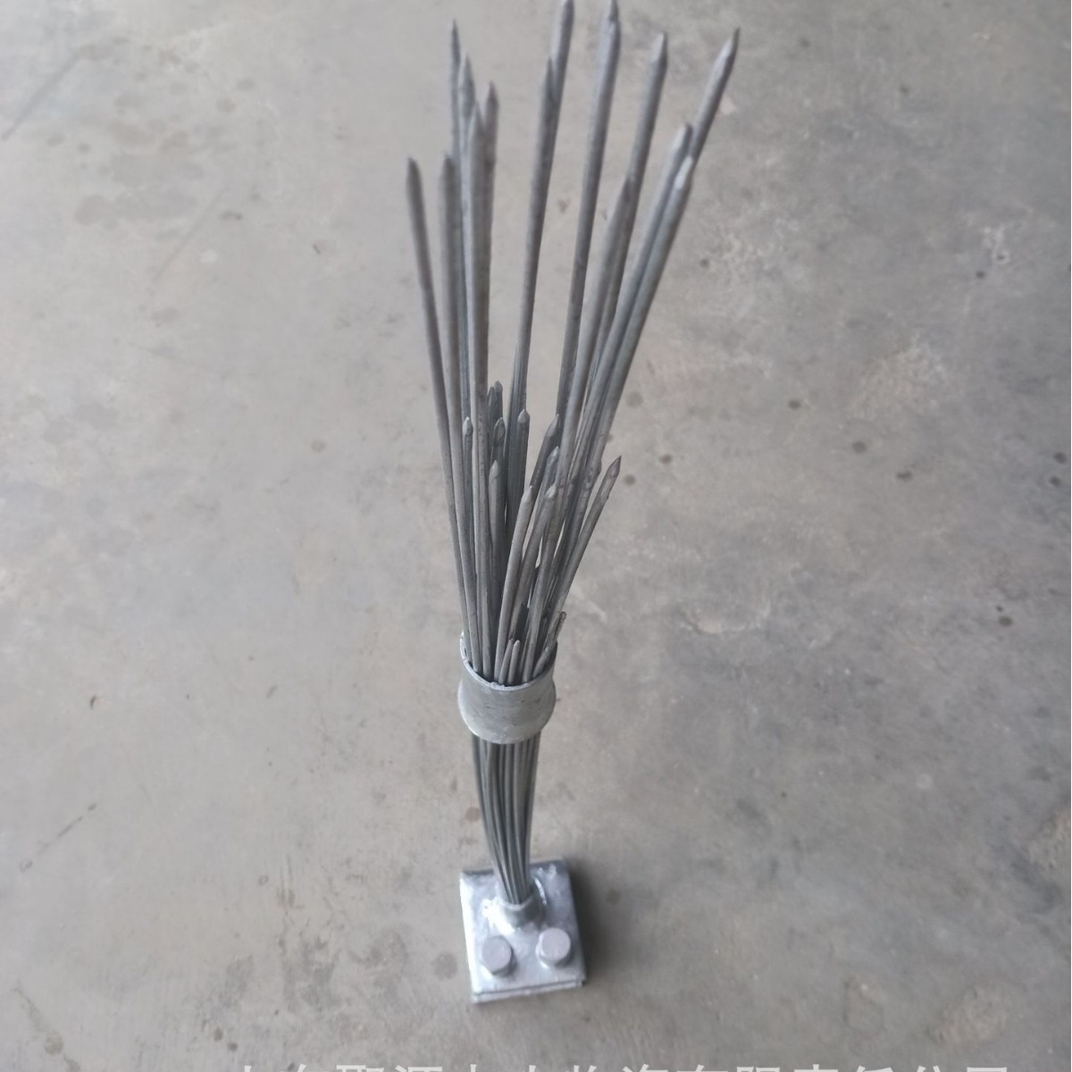 防鸟刺 镀锌钢丝材质 不等长直刺式防鸟刺 螺旋式是防护金具