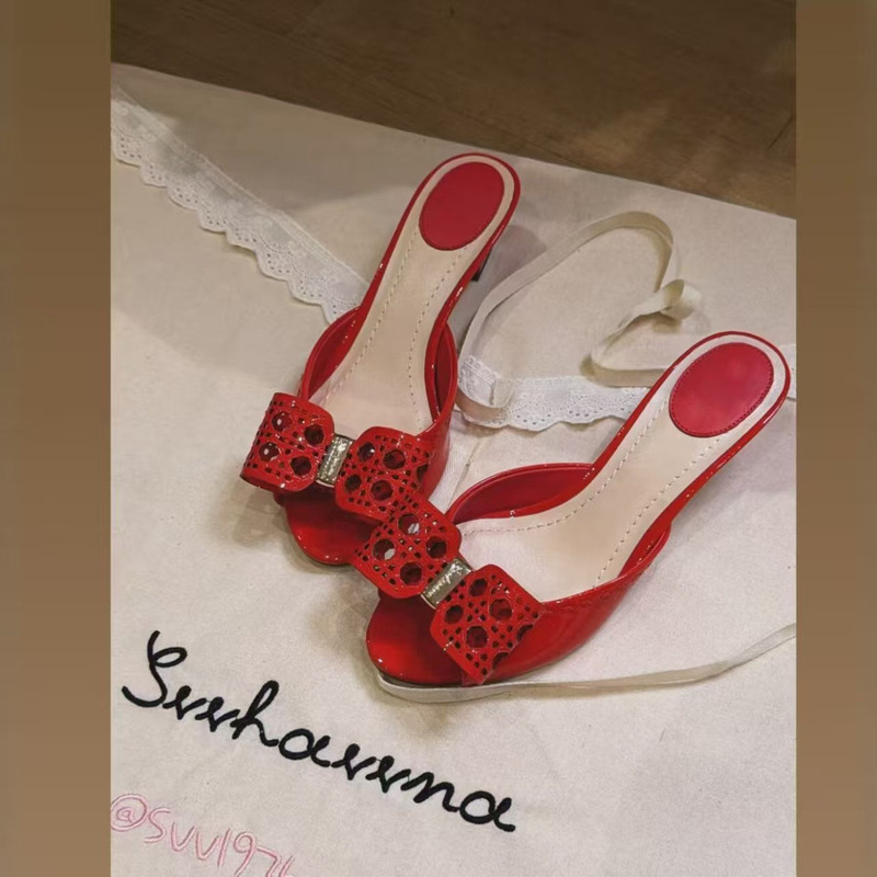 Red Patent Leather Bow High-Heeled Slippers for Women, Summer Thick-Heeled Open-Toe Sandals, Fashionable Outdoor Women's Shoes Red Patent Leather Bow High-Heeled Slippers for Women, Summer Thick-Heeled Open-Toe Sandals, Fashionable Outdoor Women's Shoes