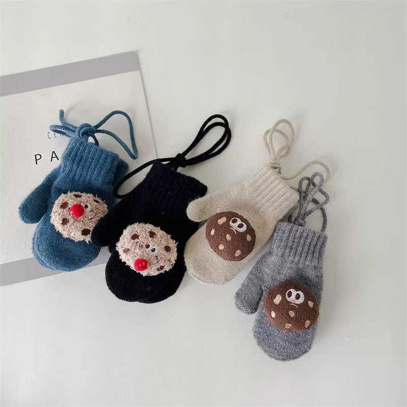 Children's keep warm winter gloves to go out, three dimensional doll for students